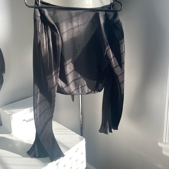 Knot Front Flounce Sleeve Crop Chiffon Top - Picture 4 of 5